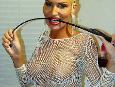 Alicia Jolie has breand hew whip